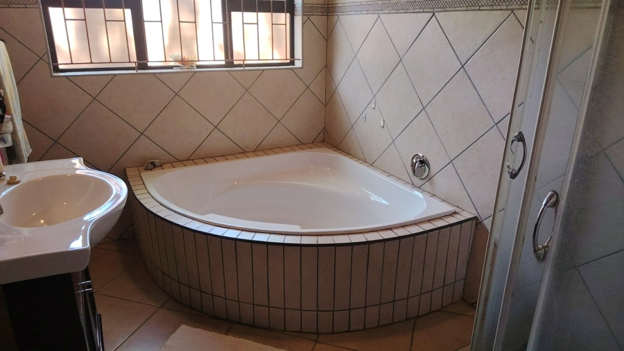 4 Bedroom Property for Sale in Wilkoppies North West